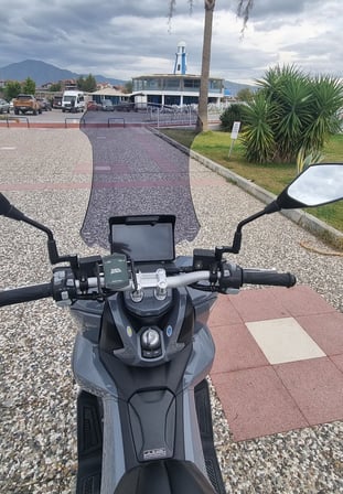 MOTOCAM Yuki Xway 125 Ön Cam 2023-2026 Model 75cm Füme Renkli 4mm UZUN