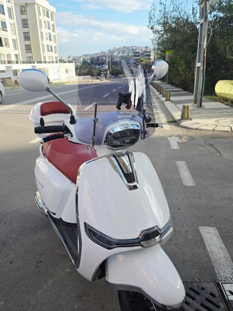 MOTOCAM Yuki Mojito 125 Ön Cam 2022-2026 Model 39cm Füme Renkli 4mm APARATSIZ