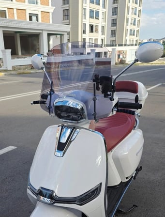 MOTOCAM Yuki Mojito 125 Ön Cam 2022-2026 Model 39cm Füme Renkli 4mm APARATSIZ