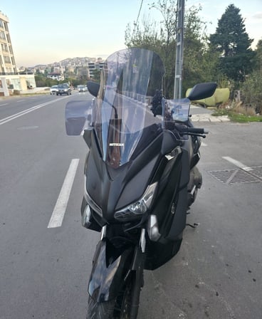 MOTOCAM Yamaha Xmax Ön Cam 2014-2017 Model 59cm Füme Renkli 4mm ELCİKLİ