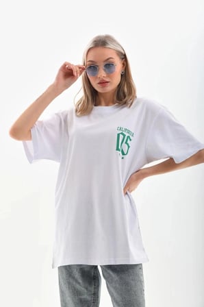 Kadın Kısa Kol Oversize Baskılı T-shirt - Beyaz