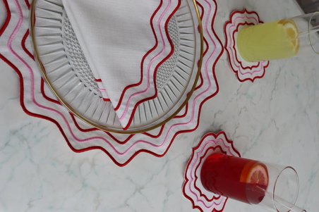 zigzag desenli kırmızı pembe nakışlı amerikan servis takımı 6 lı