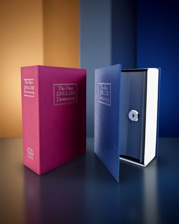 Kitap Görünümlü Metal Gizli Kasa 18 cm