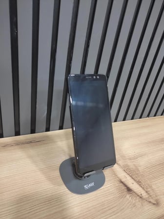 Samsung Galaxy A8+ 2018 64 GB TEŞHİR ÜRÜNÜDÜR