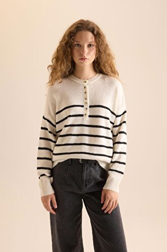 Relax Fit Düğmeli Yaka Triko Kazak