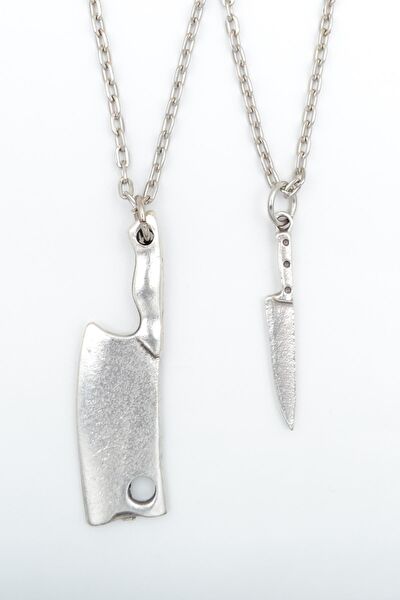 Bu Farklı Kolye, Zincir, Künye