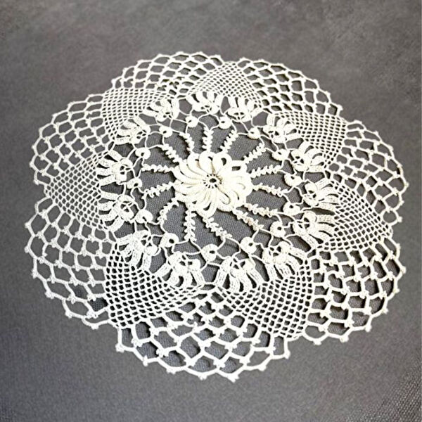 Uretti Masa Örtüsü