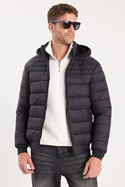 Tudors Erkek Mont, Kaban