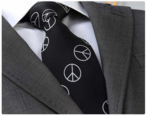 Herşey Nota Kravat, Papyon