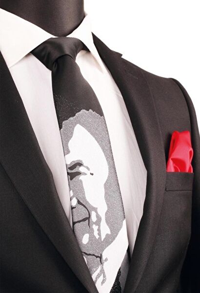 Herşey Nota Kravat, Papyon