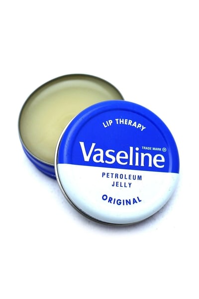 Vaseline Dudak Bakımı