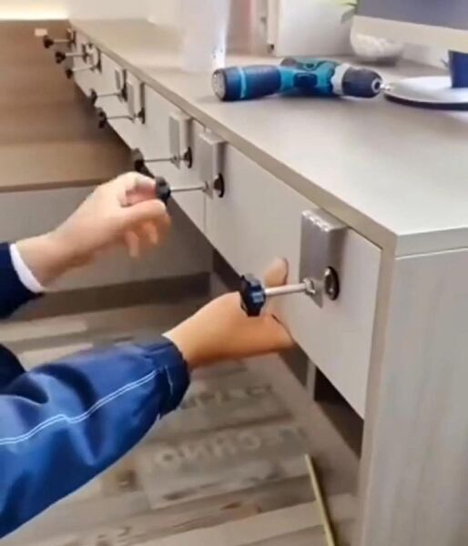 1881 Mobilya Bağlantı Aparatı