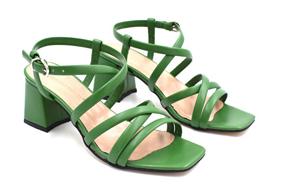 Beyaz Klasik Topuklu Ayakkabı