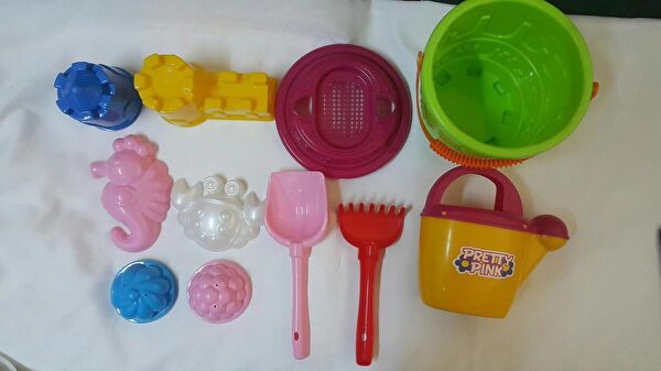  Kum, Deniz, Plaj Oyuncakları