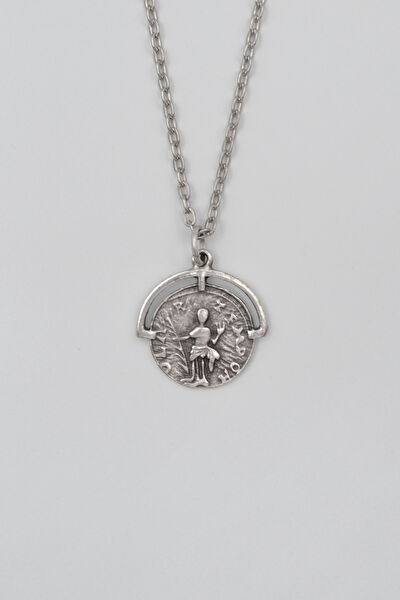 Bu Farklı Kolye, Zincir, Künye