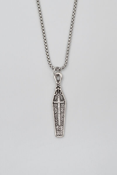 Bu Farklı Kolye, Zincir, Künye