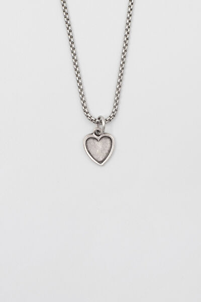 Bu Farklı Kolye, Zincir, Künye