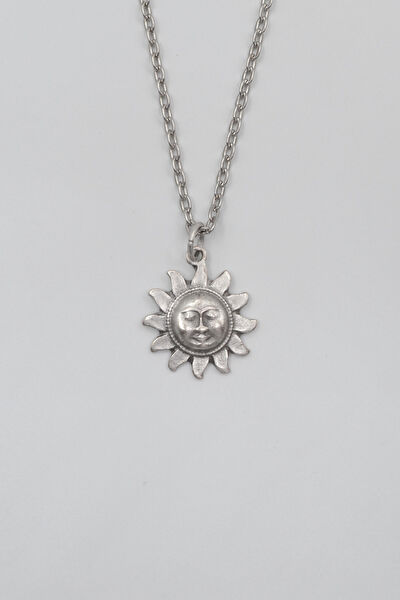 Bu Farklı Kolye, Zincir, Künye