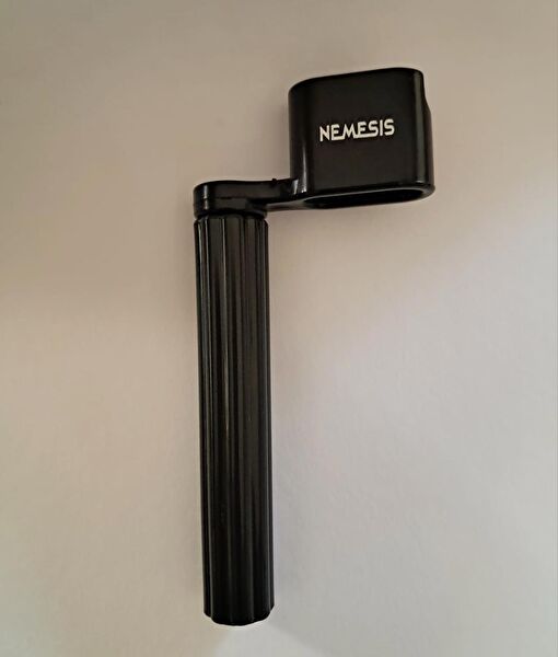 Nemesis Askı, Sehpa