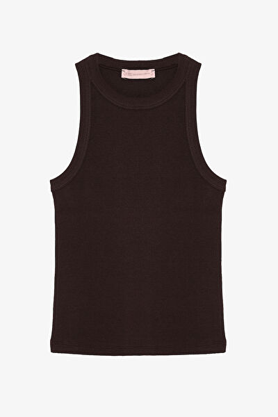 Quzu Kadın Atlet, Body