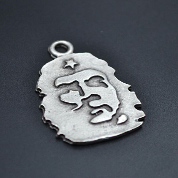 Bu Farklı Kolye, Zincir, Künye