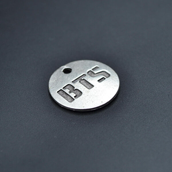 Bu Farklı Kolye, Zincir, Künye