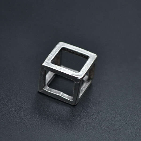 Bu Farklı Kolye, Zincir, Künye