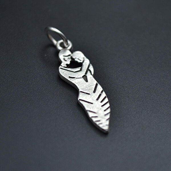 Bu Farklı Kolye, Zincir, Künye