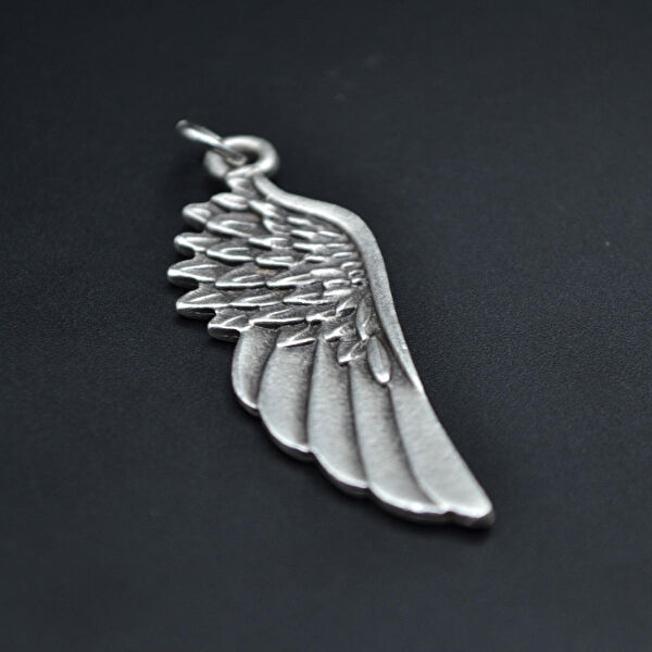 Bu Farklı Kolye, Zincir, Künye