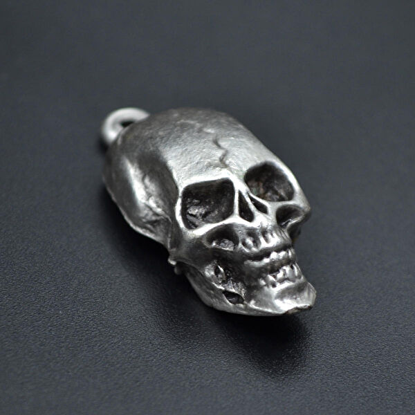 Bu Farklı Kolye, Zincir, Künye