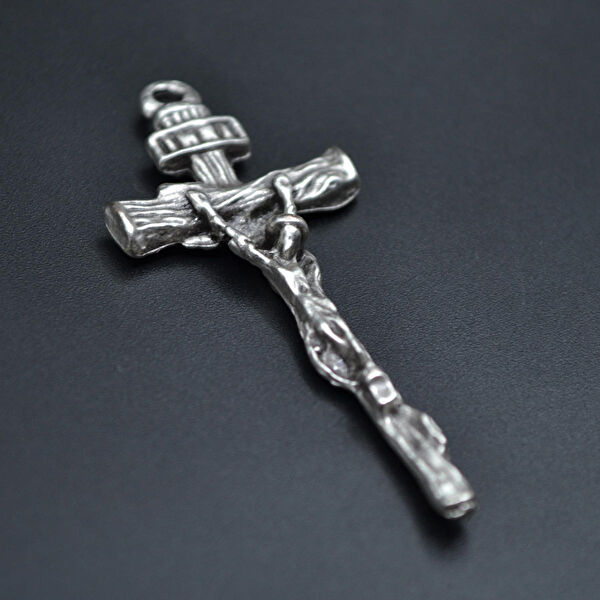 Bu Farklı Kolye, Zincir, Künye