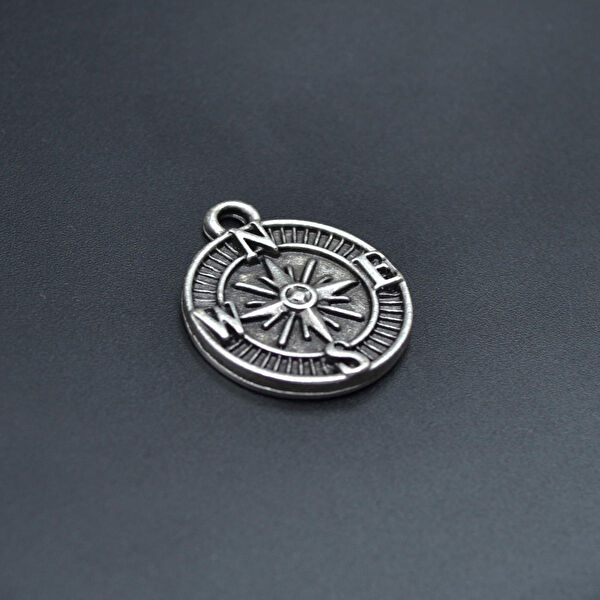 Bu Farklı Kolye, Zincir, Künye