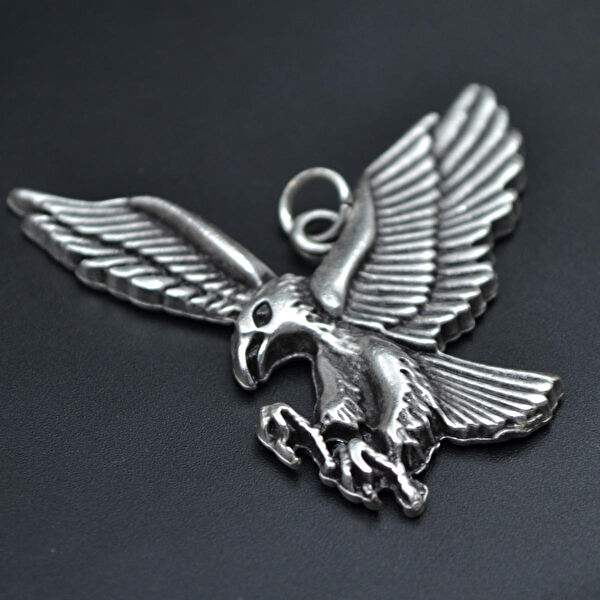 Bu Farklı Kolye, Zincir, Künye