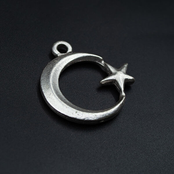 Bu Farklı Kolye, Zincir, Künye