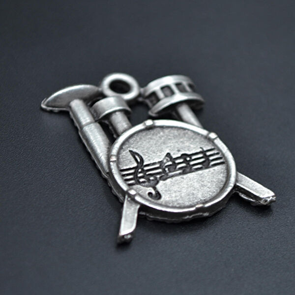 Bu Farklı Kolye, Zincir, Künye