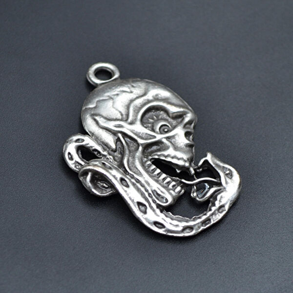 Bu Farklı Kolye, Zincir, Künye