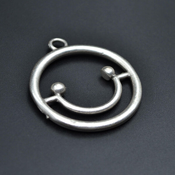 Bu Farklı Kolye, Zincir, Künye