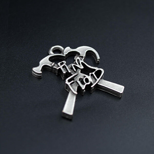 Bu Farklı Kolye, Zincir, Künye