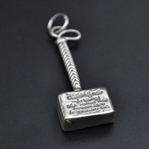 Bu Farklı Kolye, Zincir, Künye