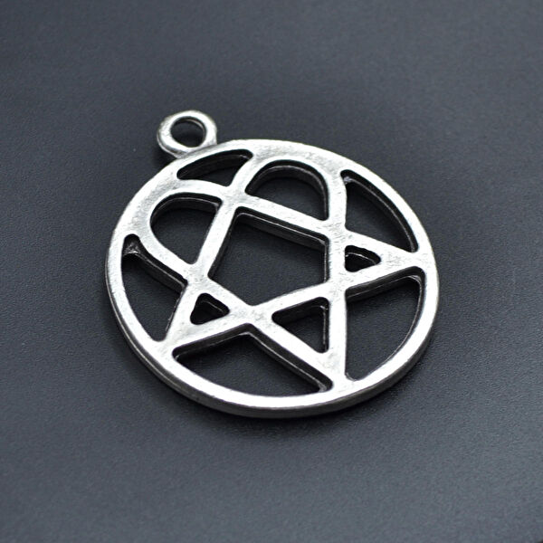 Bu Farklı Kolye, Zincir, Künye