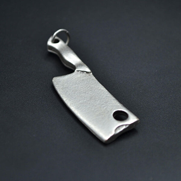 Bu Farklı Kolye, Zincir, Künye