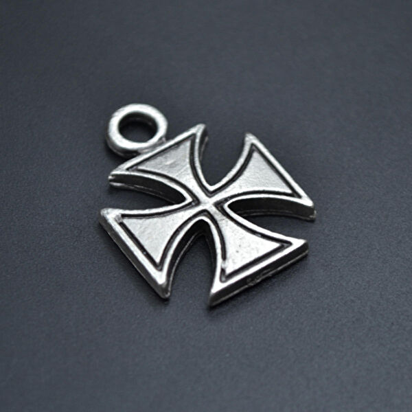 Bu Farklı Kolye, Zincir, Künye