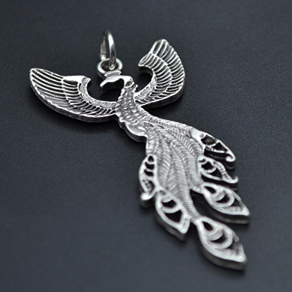 Bu Farklı Kolye, Zincir, Künye