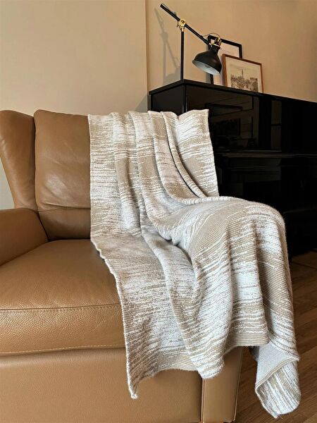 Stelo de Maro Koltuk Örtüsü, Şalı