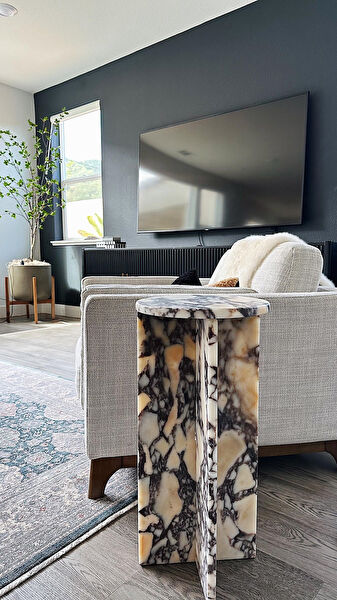 Pergamon Marble Yan Sehpa