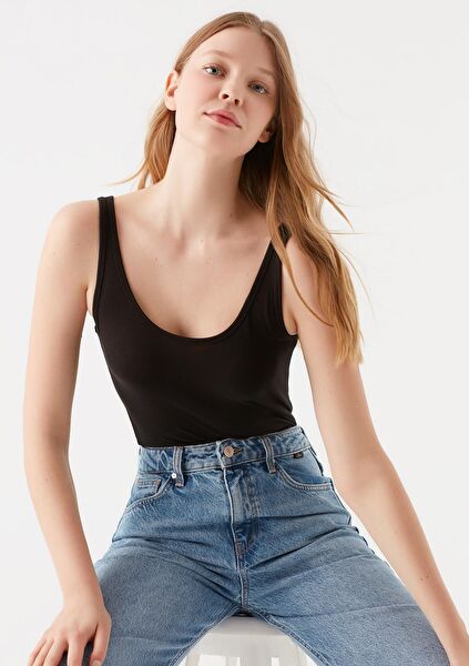 Mavi Kadın Atlet, Body