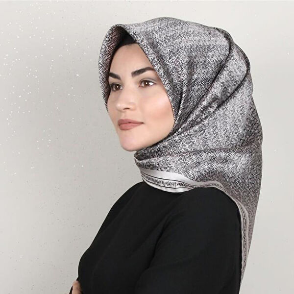 Armine Şal, Eşarp ve Aksesuarı