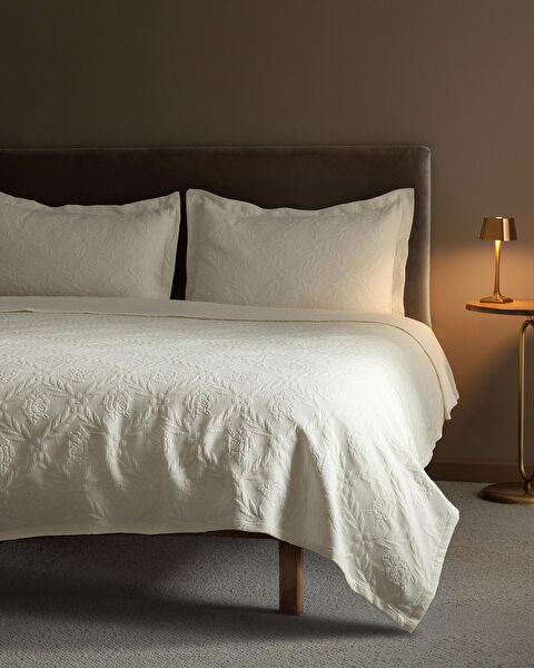 Madame Coco Yatak Örtüsü