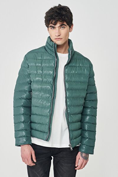 Lee Erkek Mont, Kaban