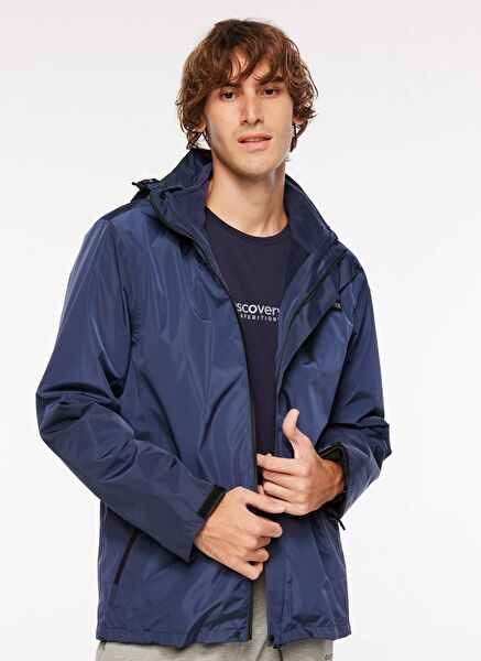 Discovery Expedition Erkek Mont, Kaban